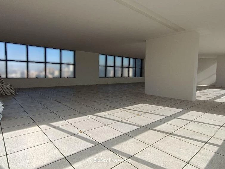 Office 328m² for Rent in Sin El Fil — photo 2