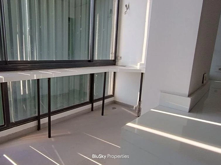 Office 328m² for Rent in Sin El Fil — photo 3