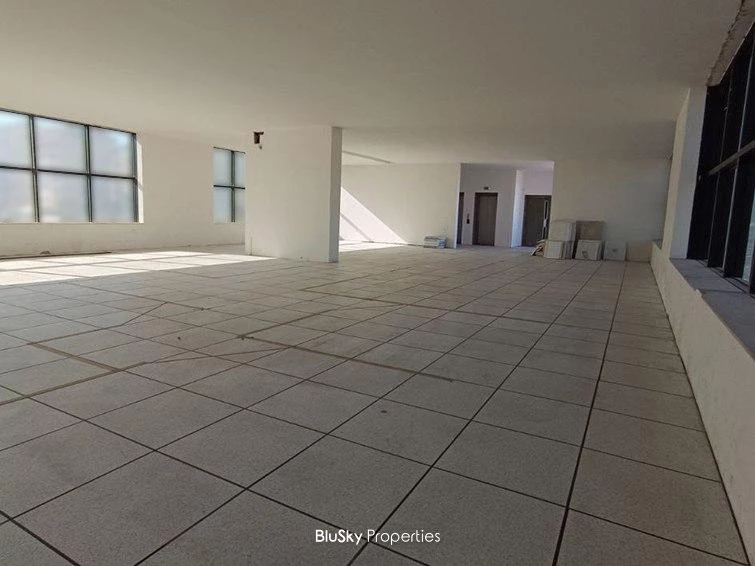 Office 328m² for Rent in Sin El Fil — photo 4