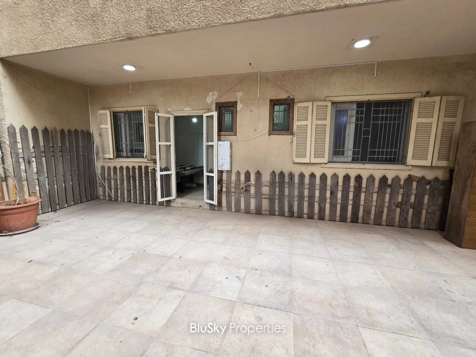 Foyer 15m² for Rent in Sin El Fil — الصورة 2