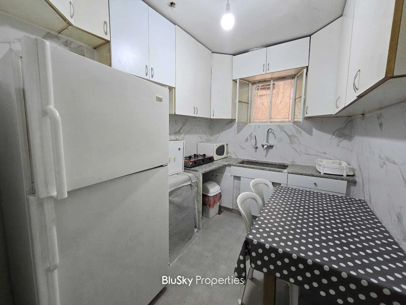 Foyer 15m² for Rent in Sin El Fil — الصورة 4