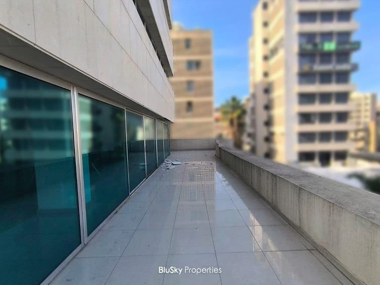 Office 220m² Terrace for Rent in Sin El Fil — photo 2