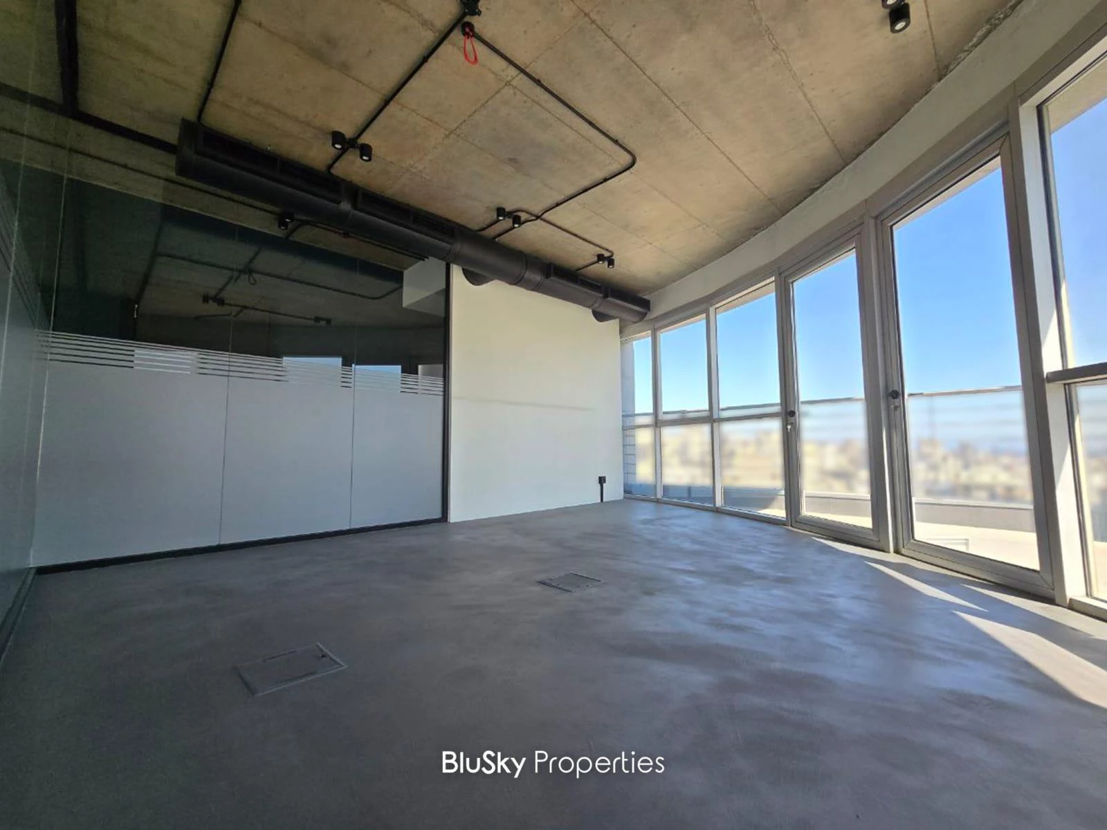 Office 350m² Terrace for Rent in Sin El Fil — photo 2