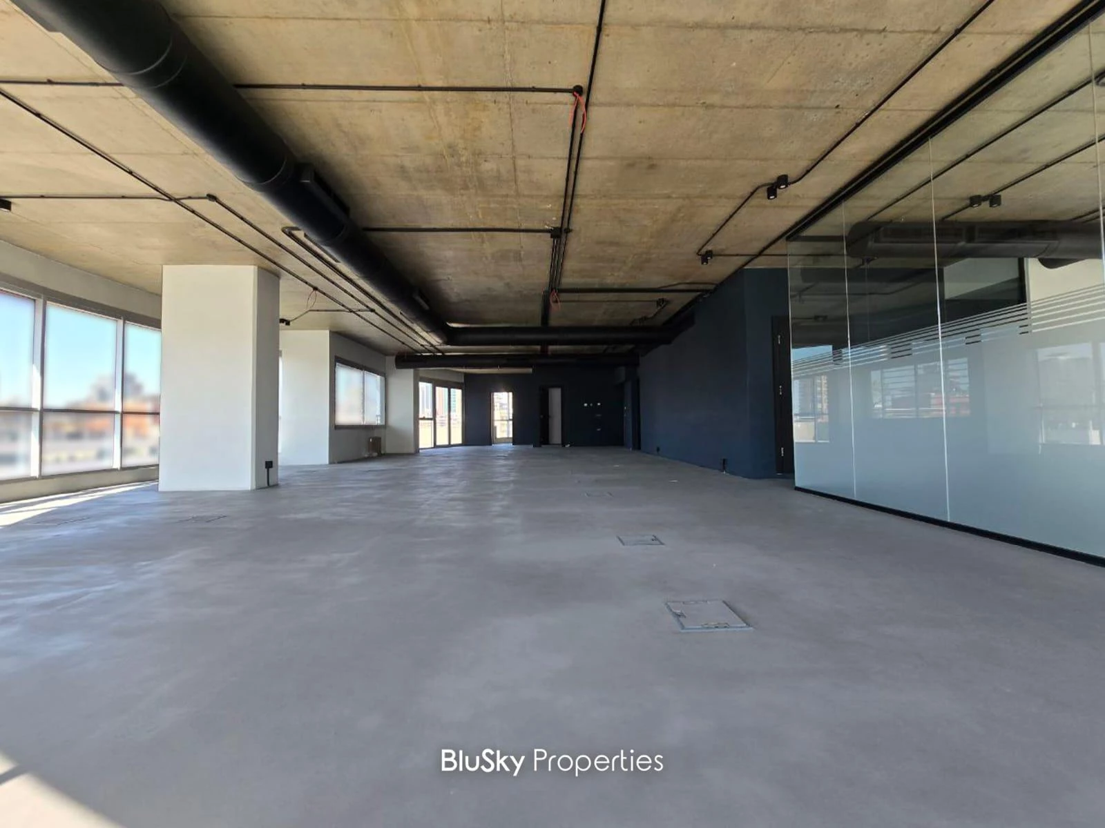 Office 350m² Terrace for Rent in Sin El Fil — photo 4