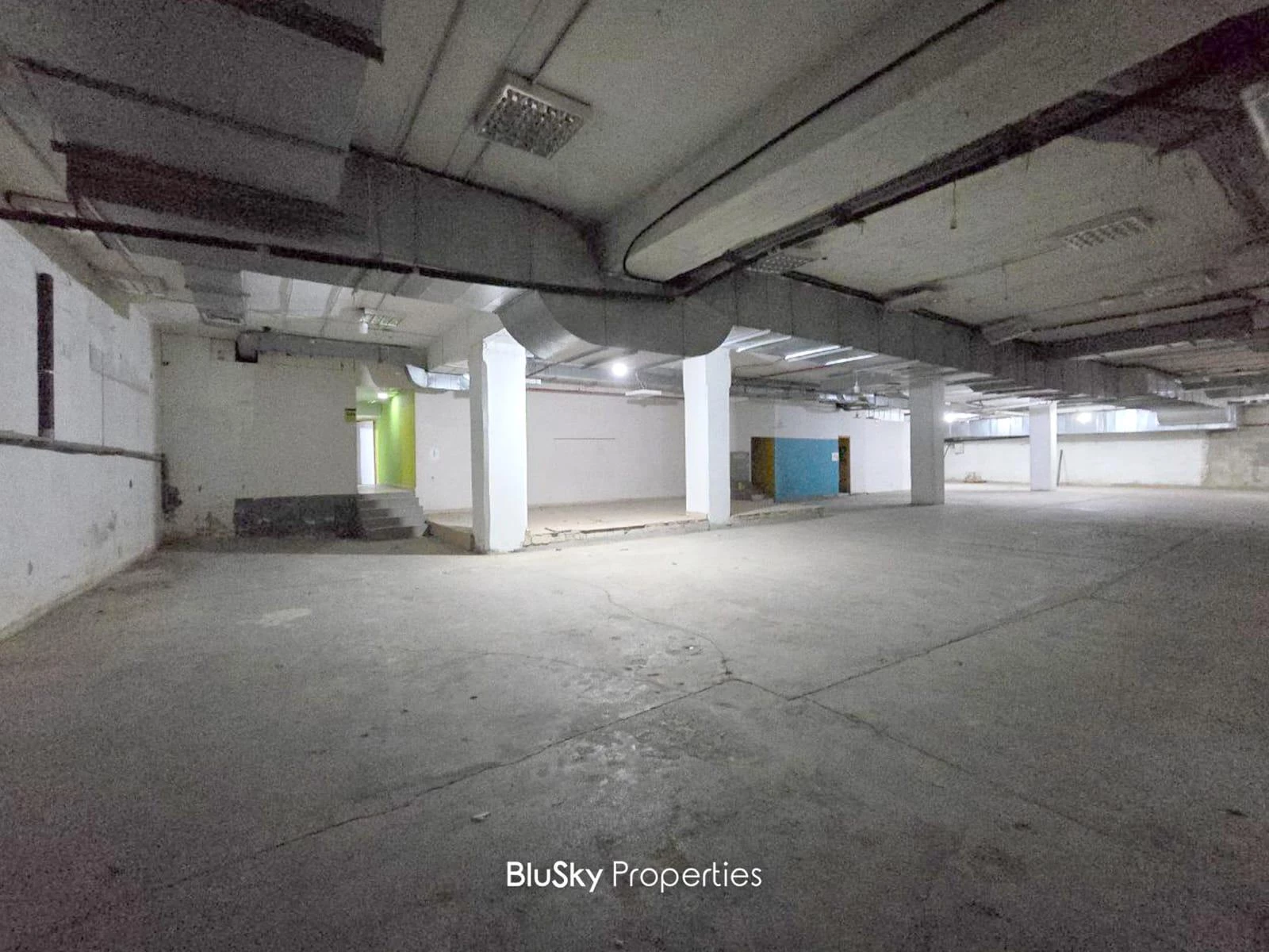 Warehouse 700m² for Rent in Sin El Fil — الصورة 3