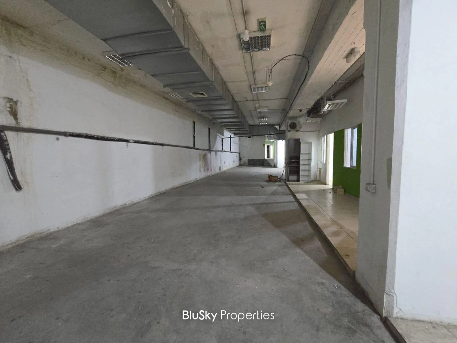 Warehouse 700m² for Rent in Sin El Fil — الصورة 4
