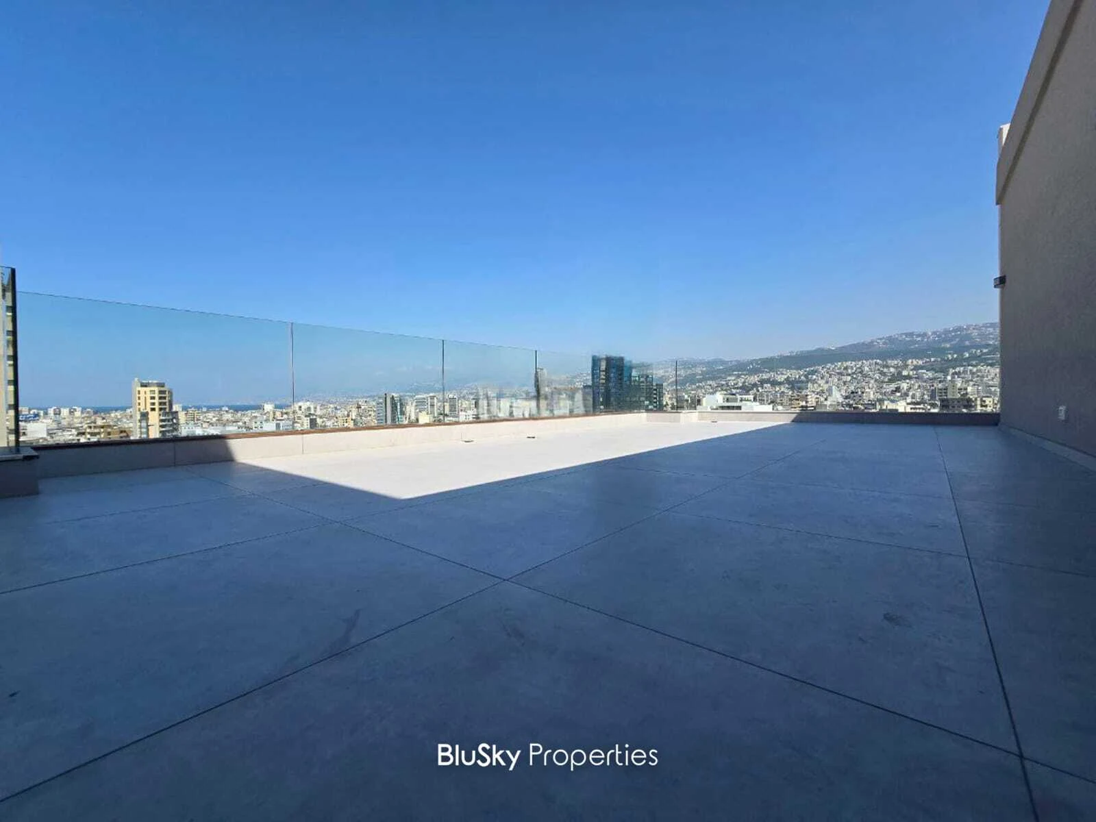 Apartment 86m² Terrace for Rent in Sin El Fil — photo 2