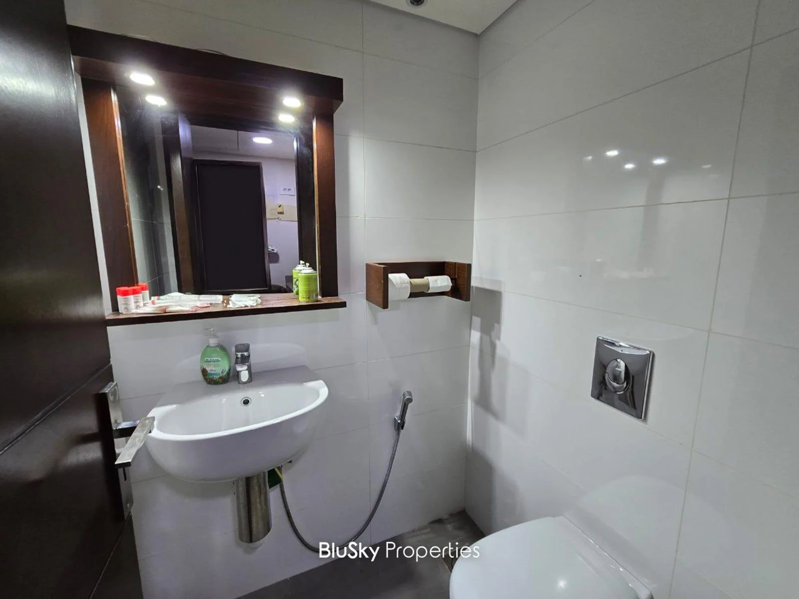 Office 90m² 3 Rooms for Rent in Sin El Fil — الصورة 5