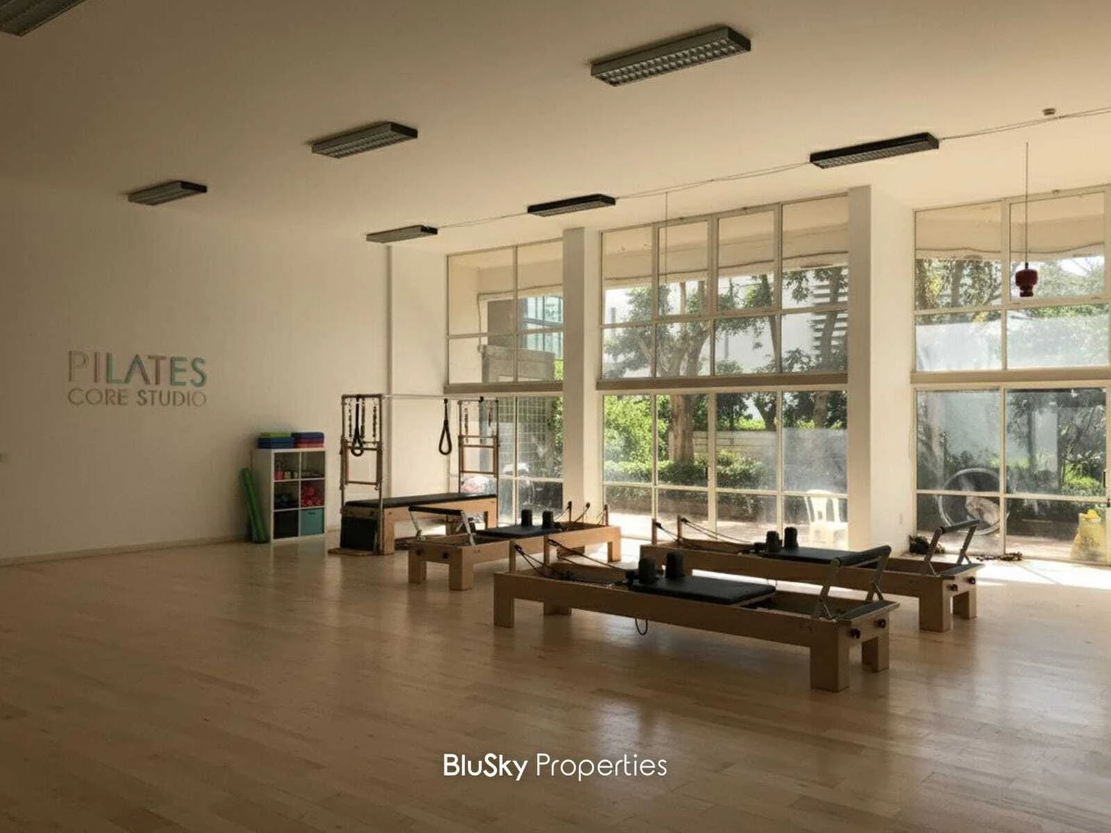 Shop 180m² for Rent in Tabarja