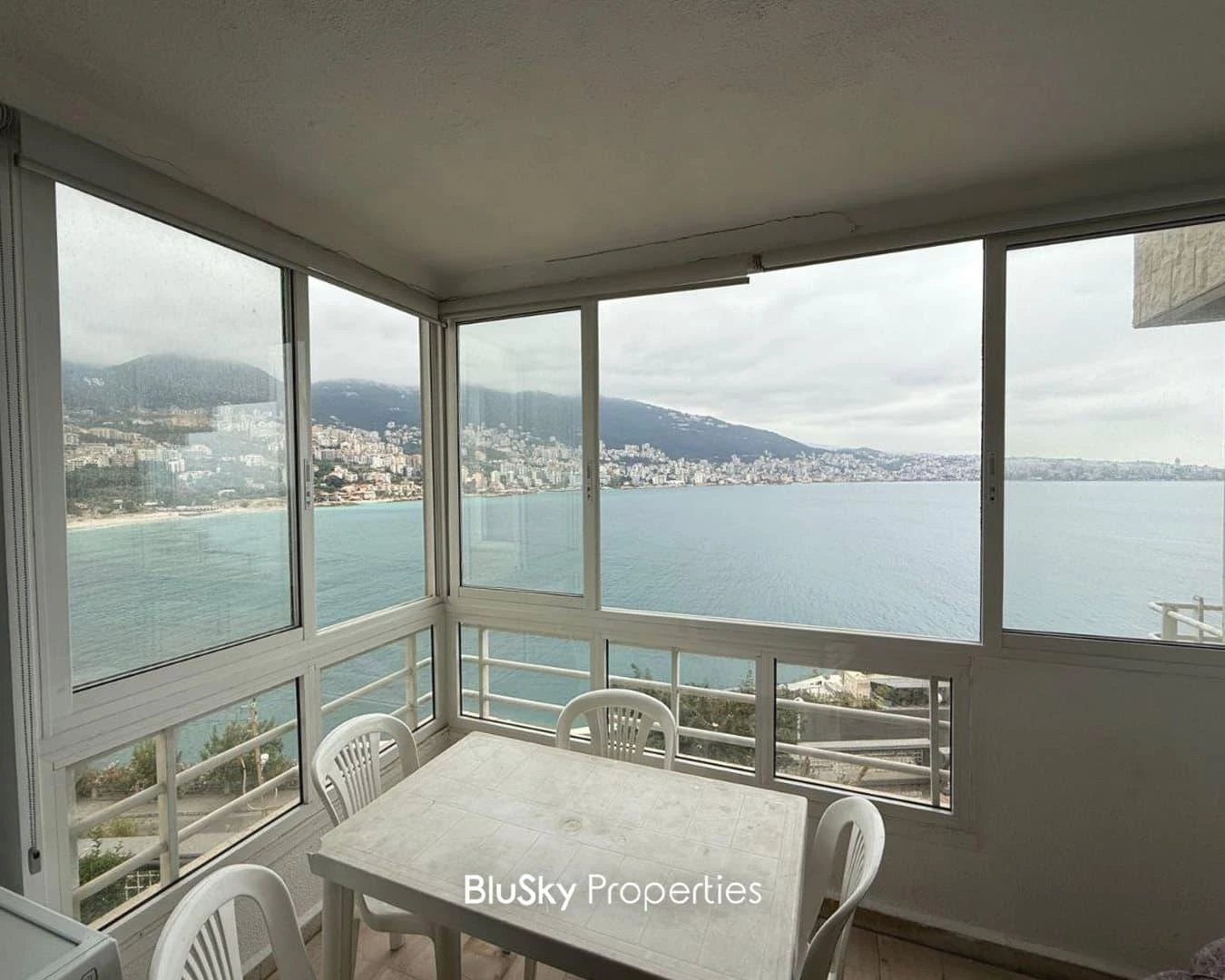 Chalet 40m² Sea View for Rent in Tabarja — الصورة 3