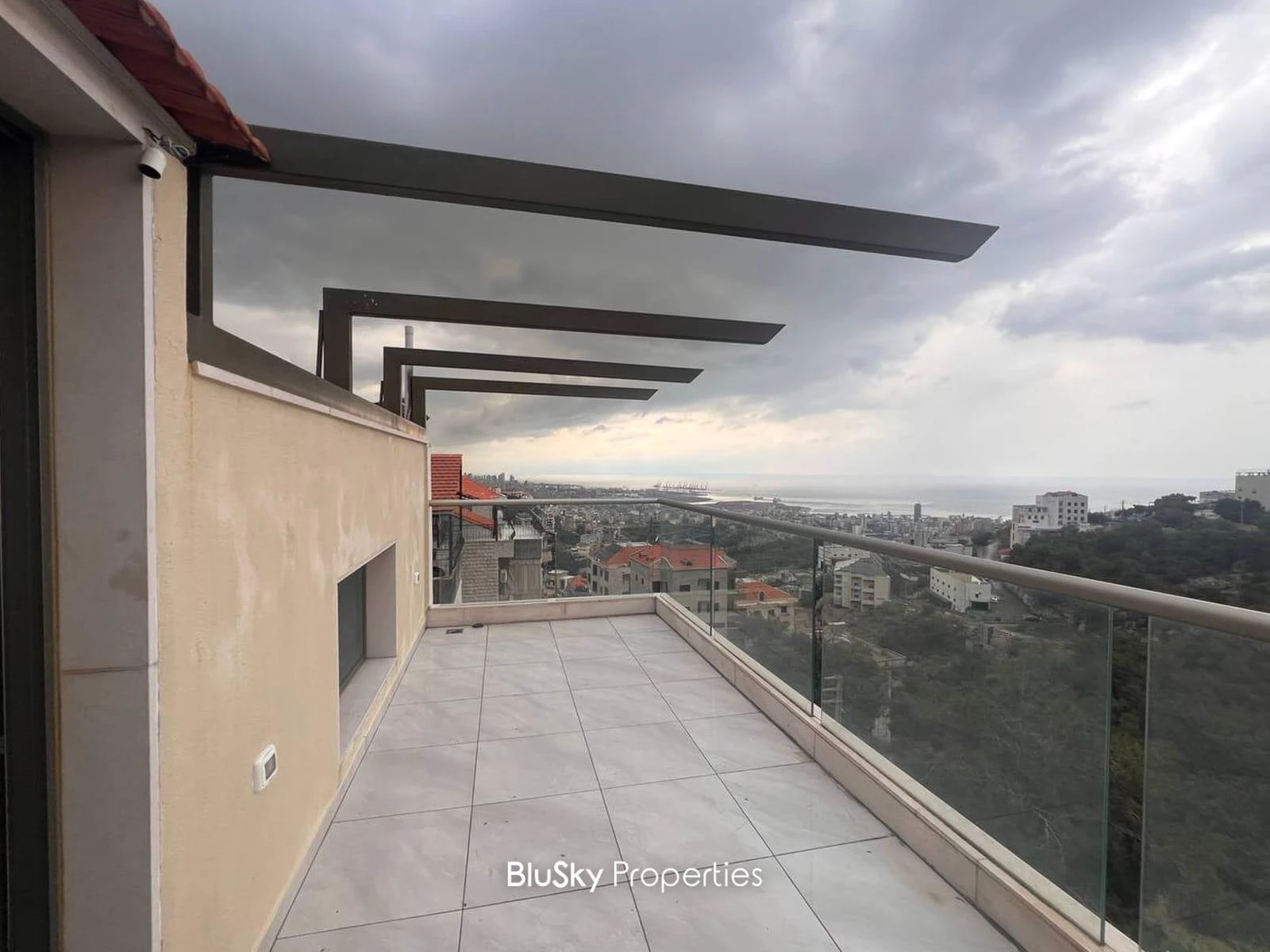 Apartment 270m² for Rent in Tilal Ain Saadeh — الصورة 2