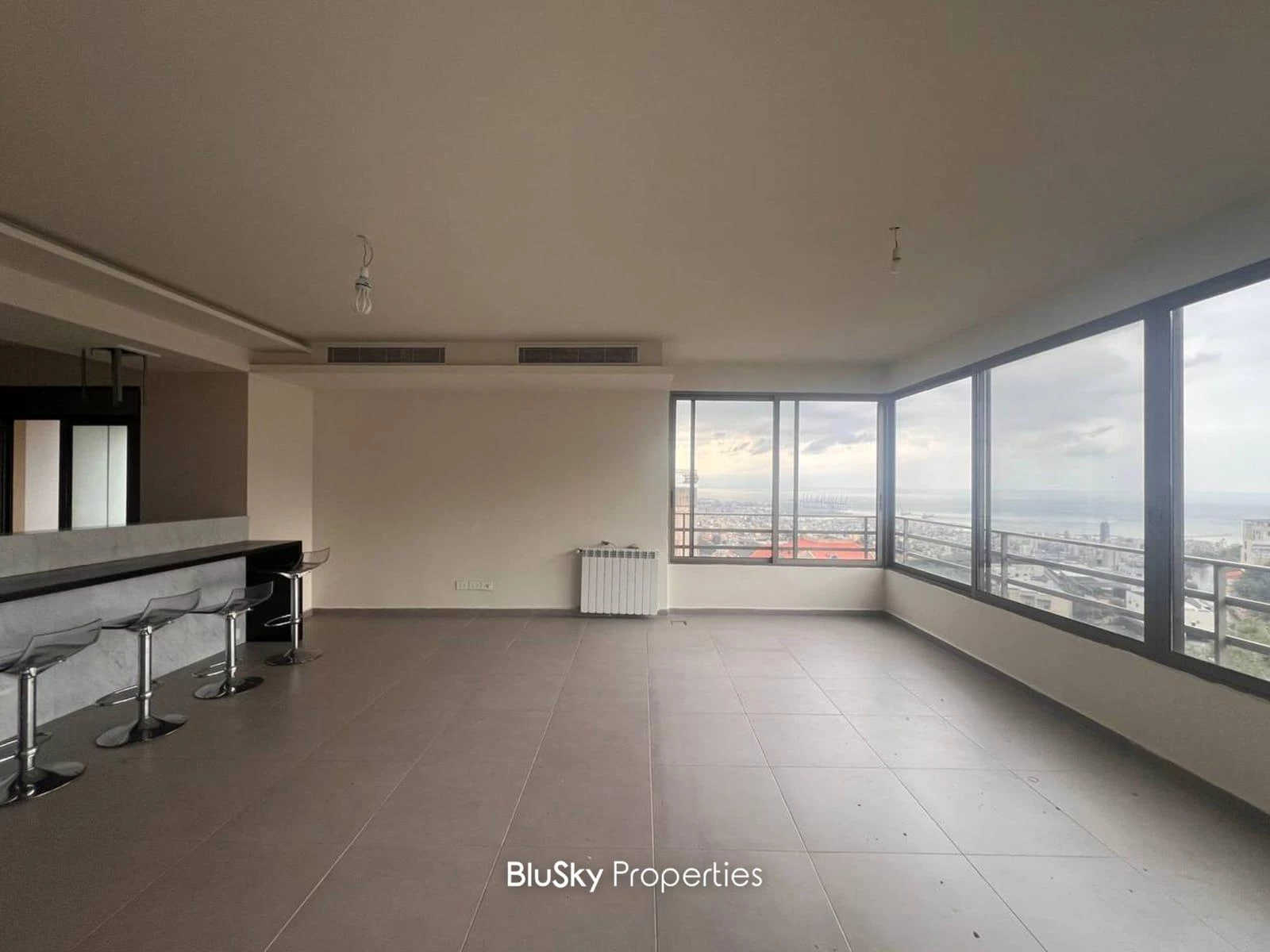 Apartment 270m² for Rent in Tilal Ain Saadeh — الصورة 3