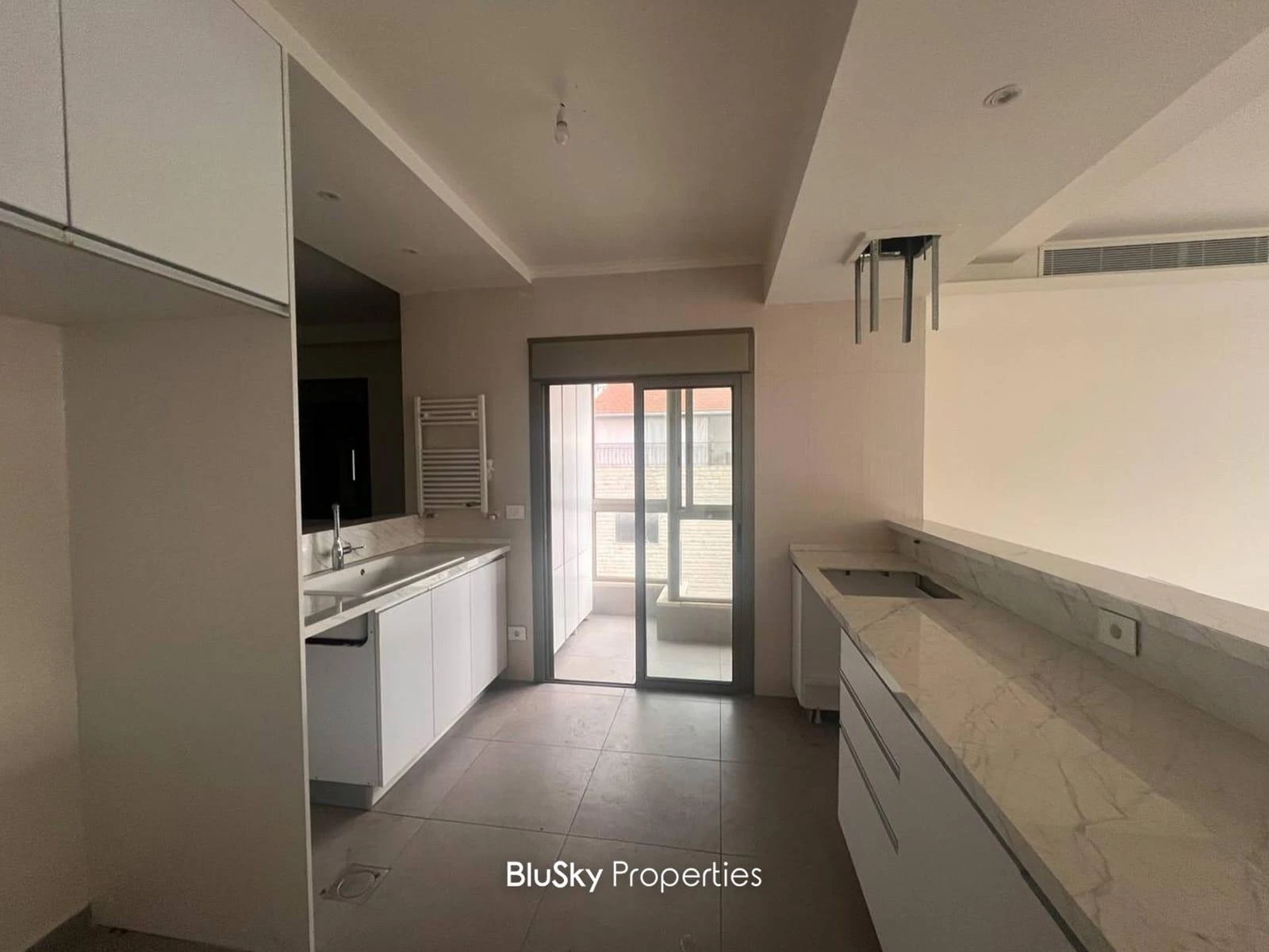Apartment 270m² for Rent in Tilal Ain Saadeh — الصورة 4