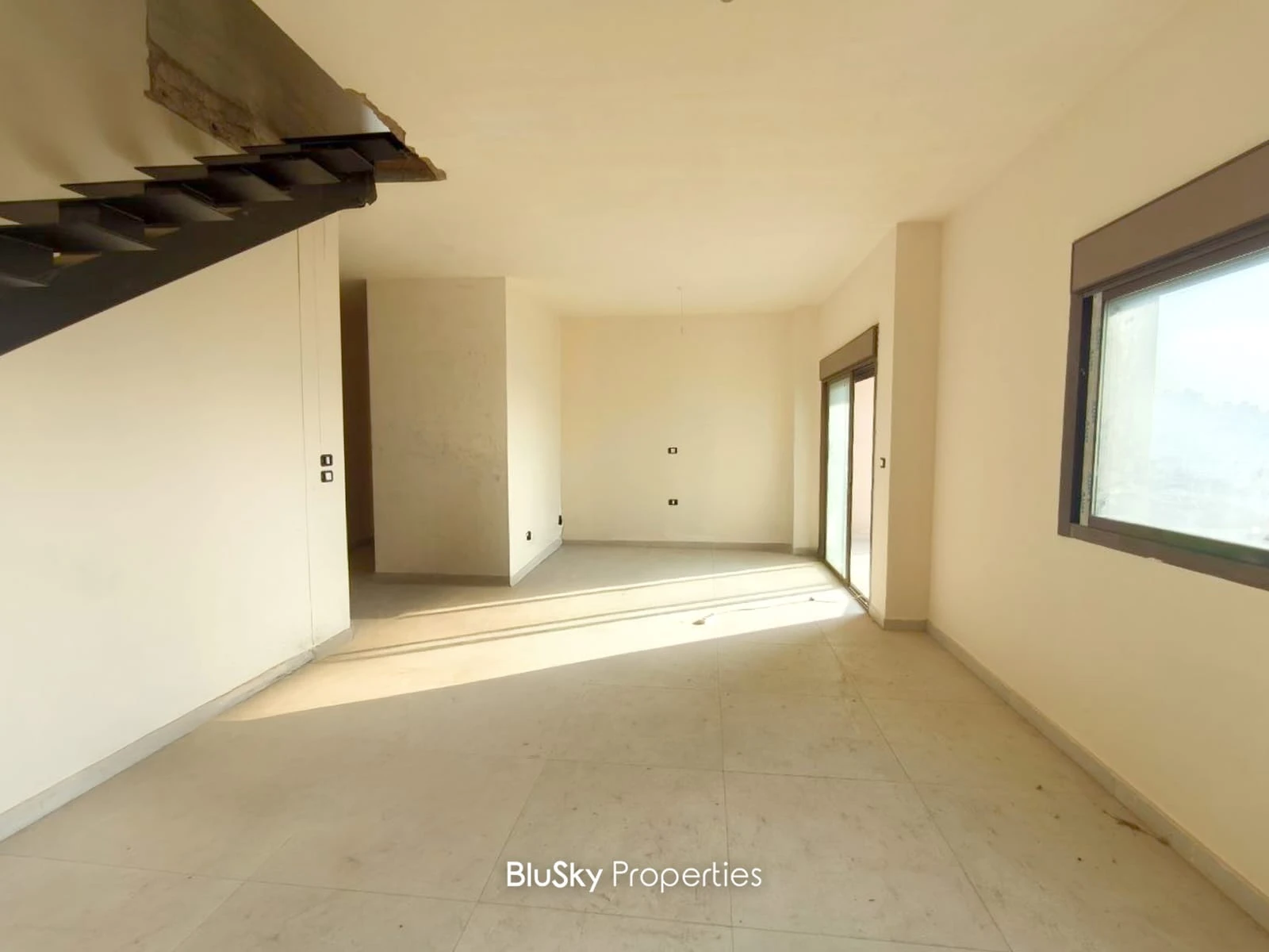 Duplex 280m² with Mountain View for Sale in Tilal Ain Saadeh