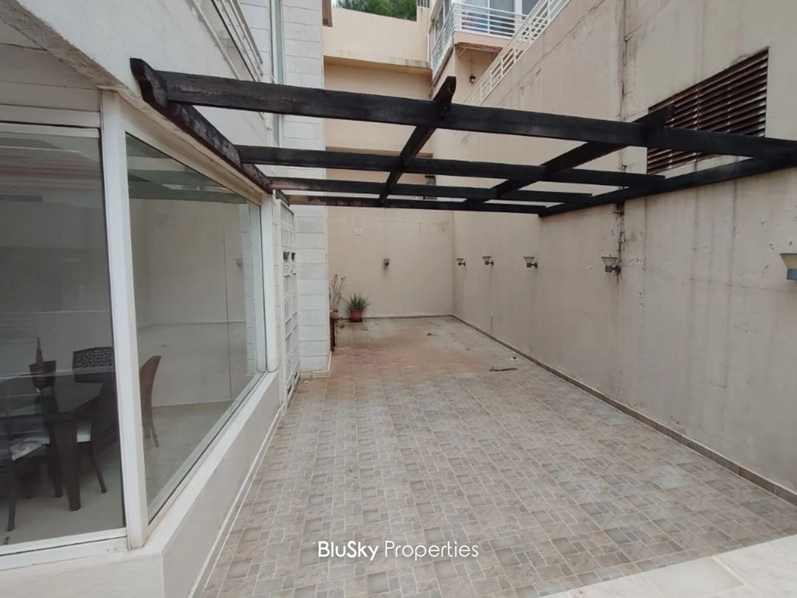 Apartment 300m² with Terrace for Sale in Wadi Chahrour — الصورة 2