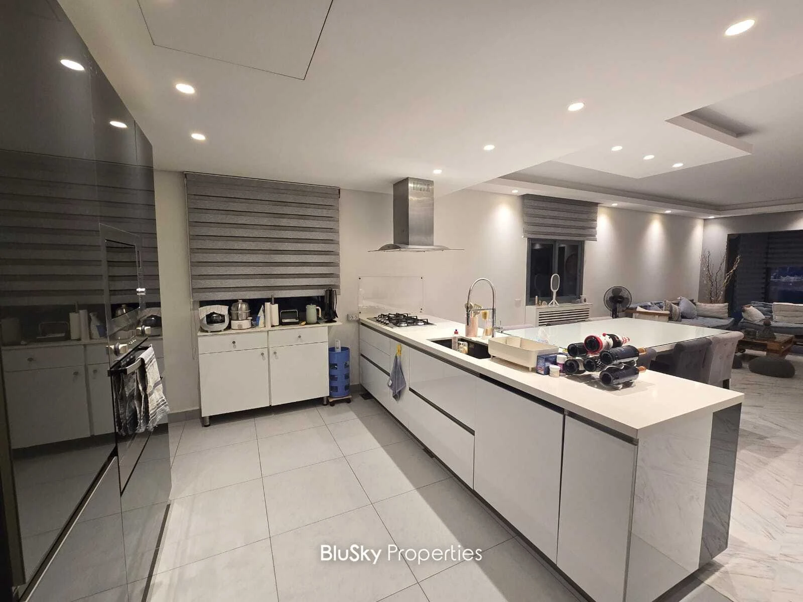 Apartment 210m² Mountain View for Sale in Yarzeh — photo 3