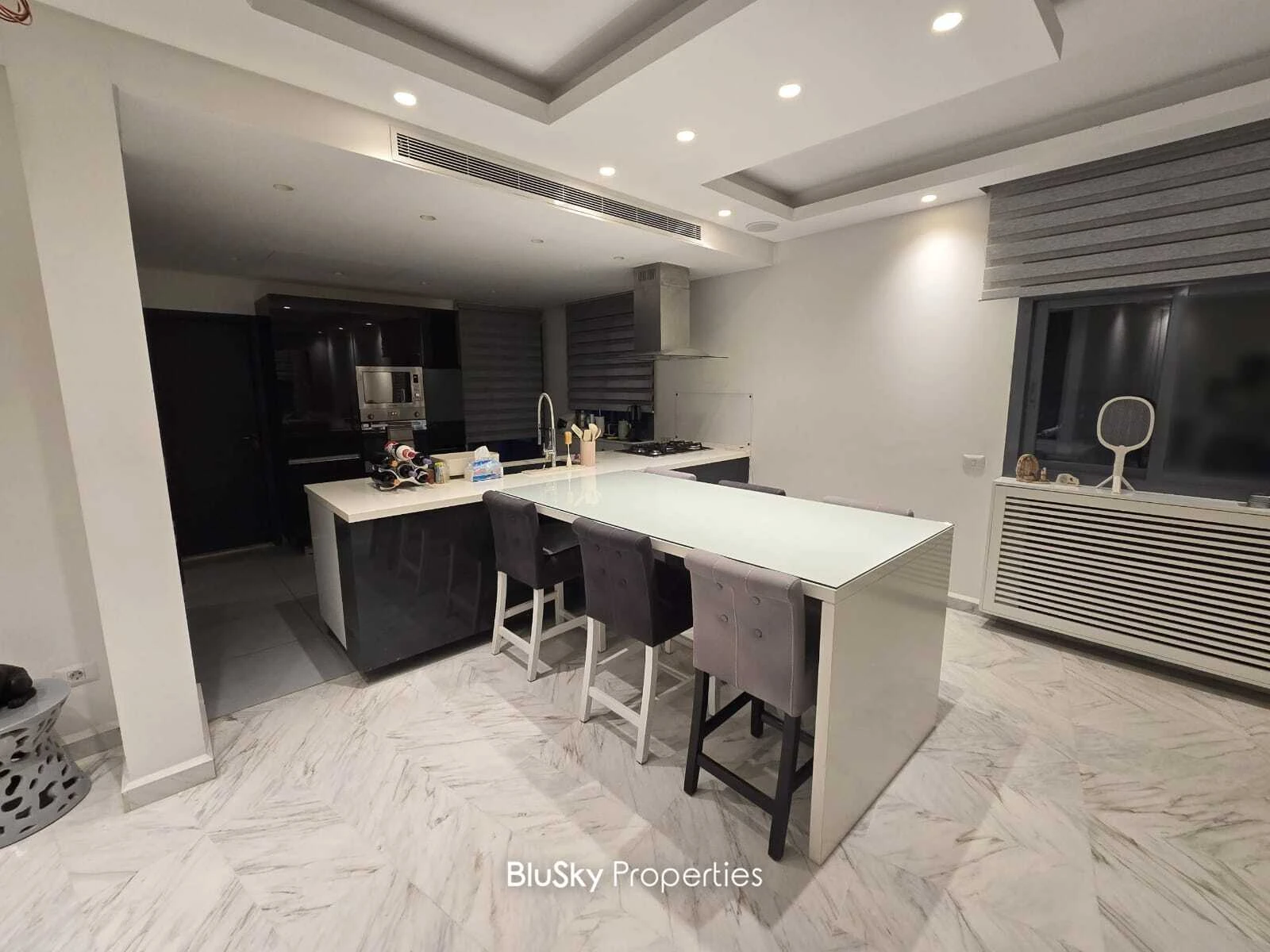 Apartment 210m² Mountain View for Sale in Yarzeh — photo 4