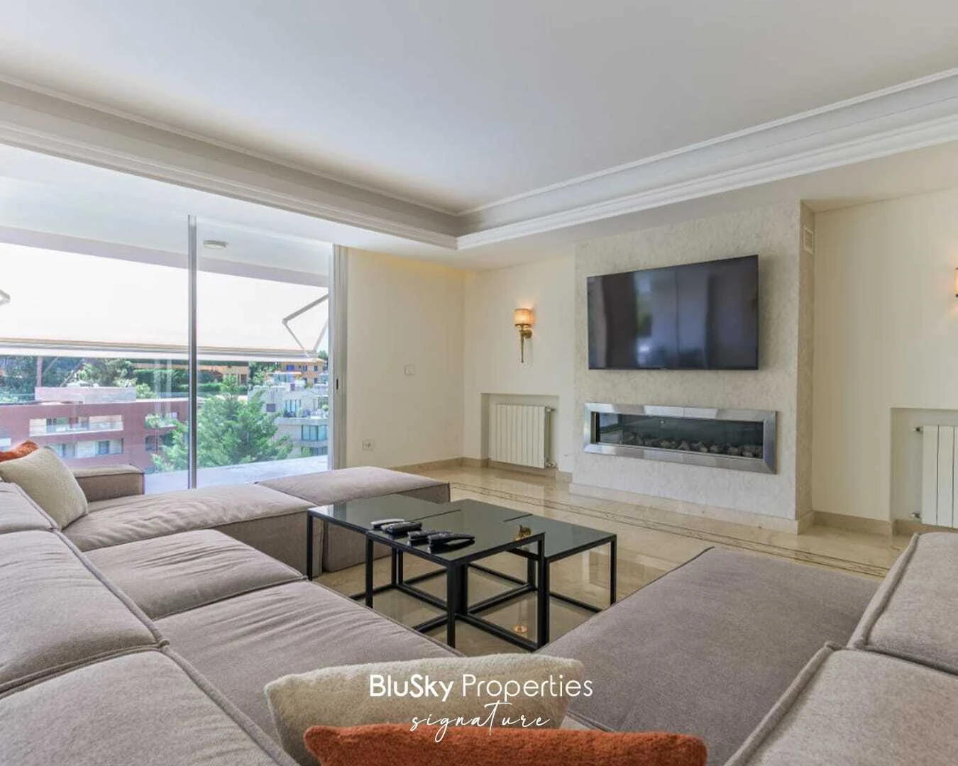 Apartment 270m² Balcony for Rent in Yarzeh — photo 2