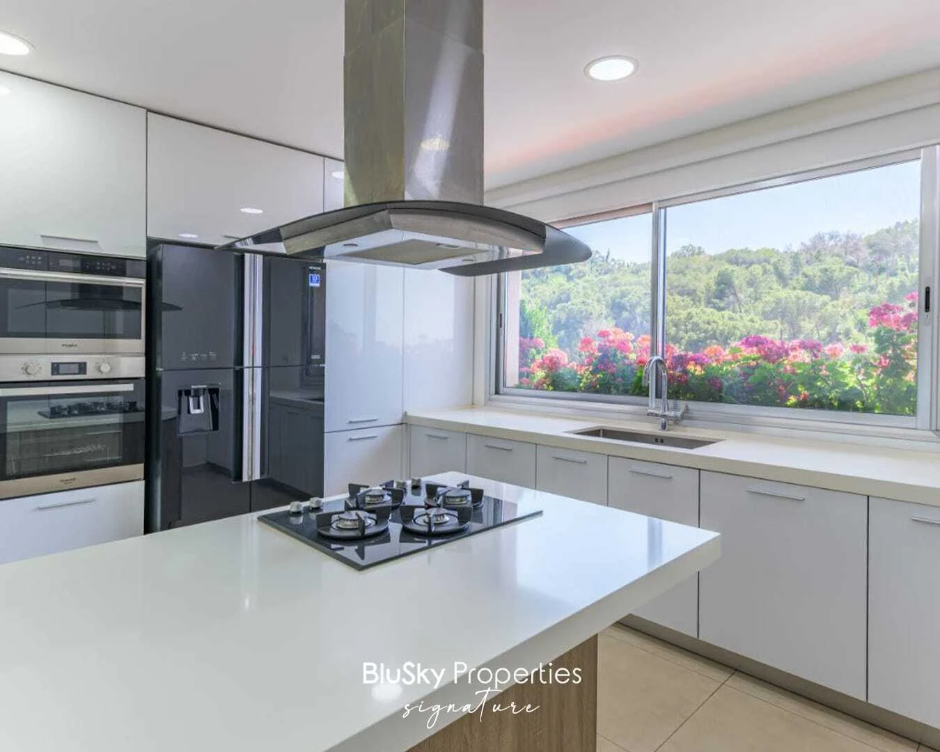 Apartment 270m² Balcony for Rent in Yarzeh — photo 5