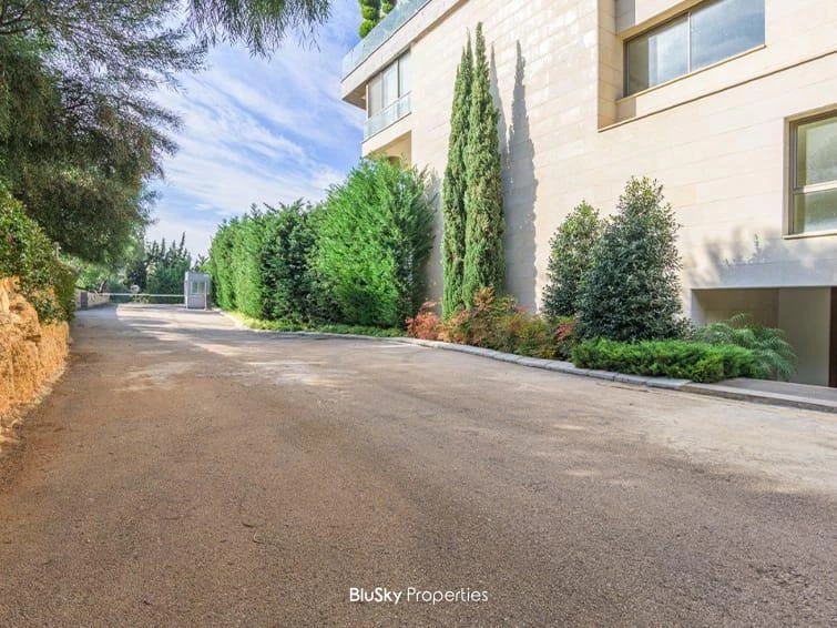 Apartment 330m² Terrace for Sale in Yarzeh — photo 2