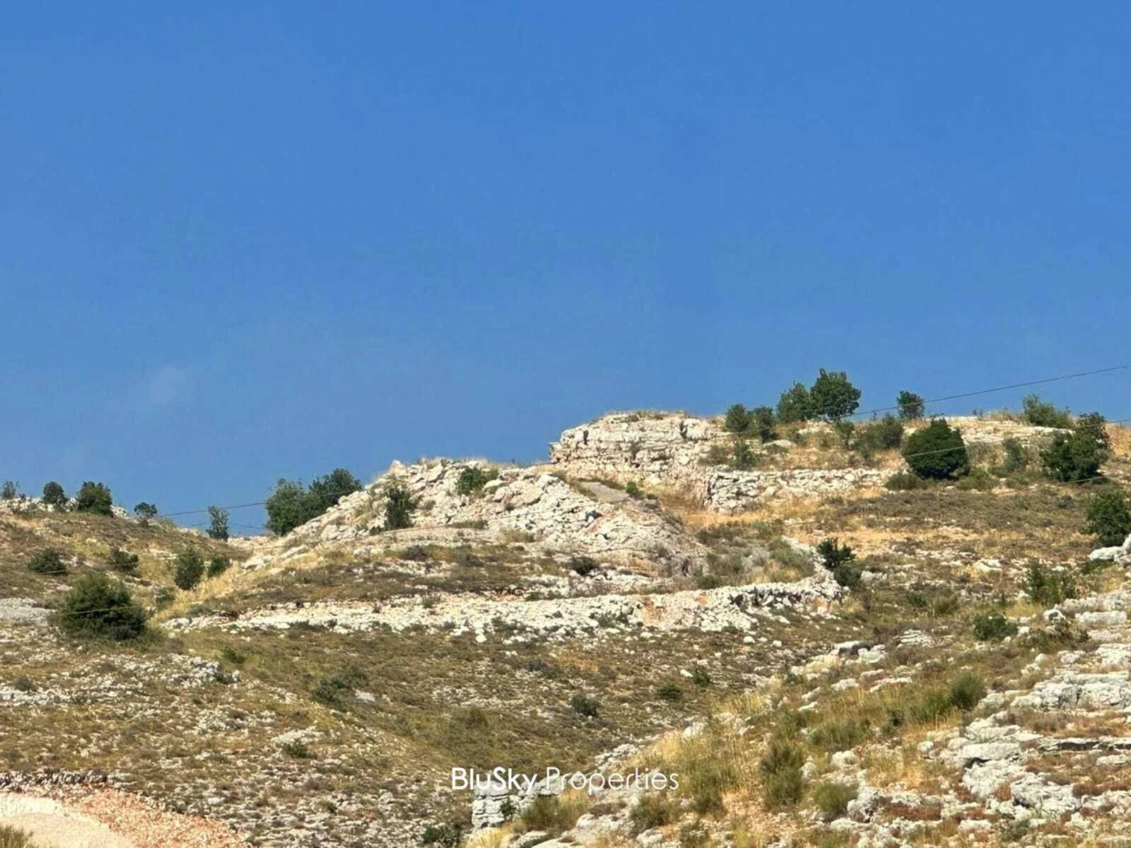 Land 1,617m² for Sale in Zaarour — photo 2