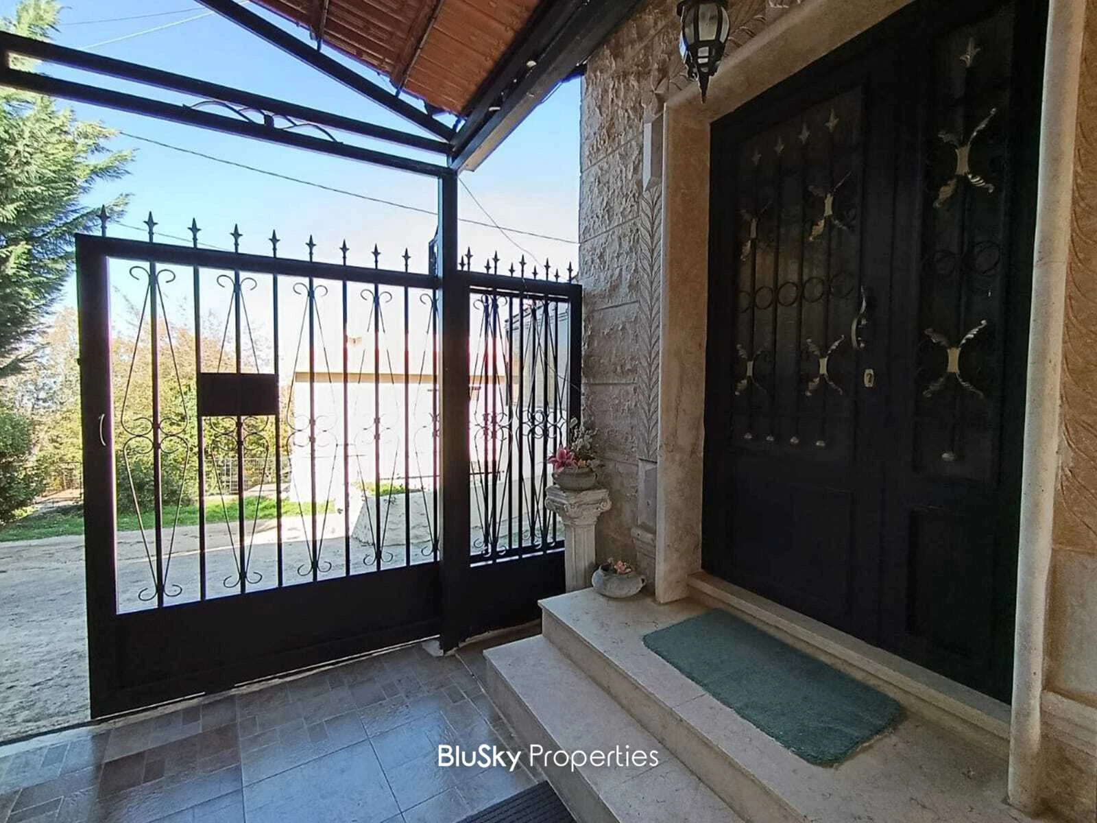 Standalone House 180m² Terrace for Sale in Zaaitre — photo 4