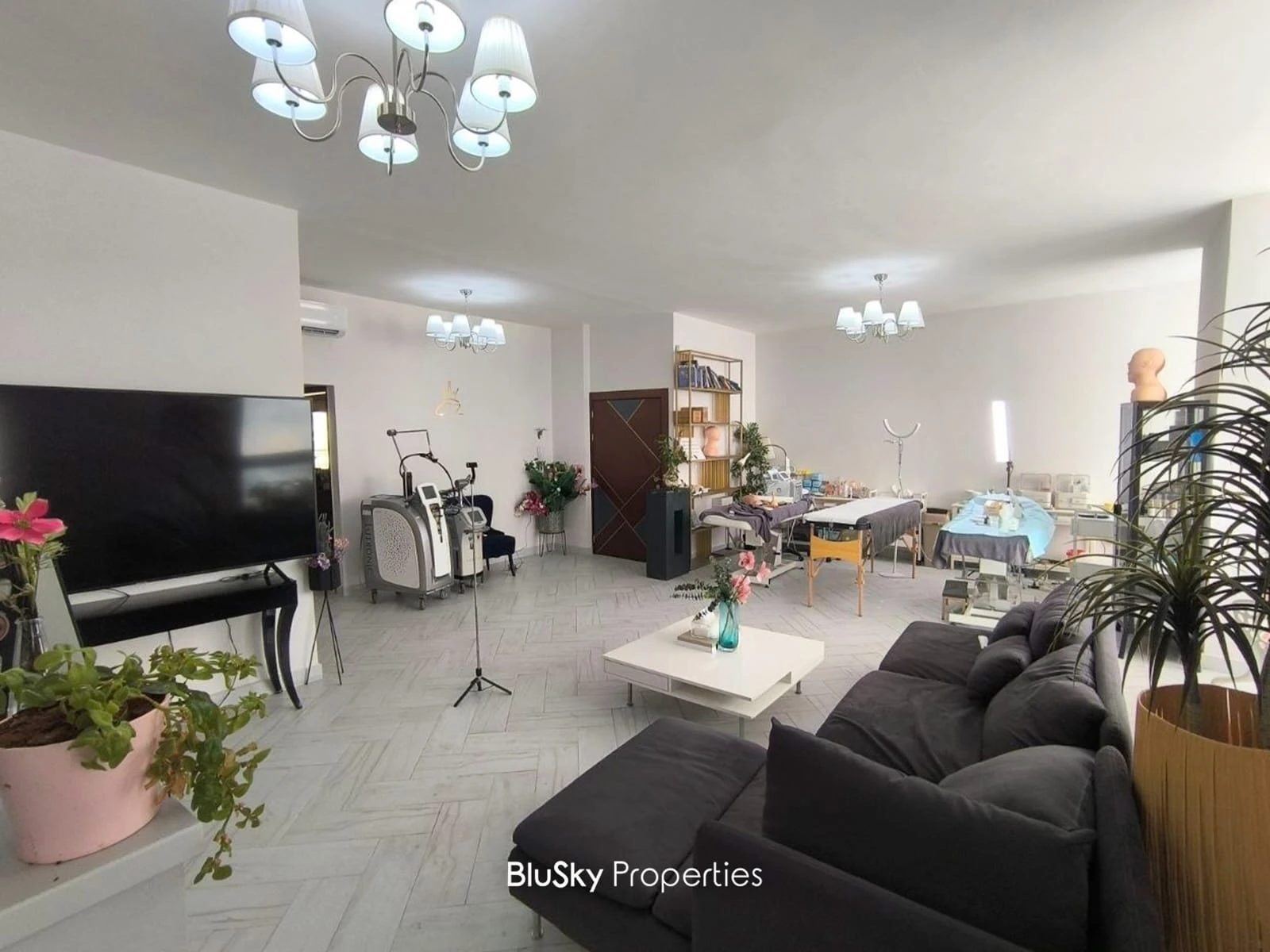 Apartment 190m² for Sale in Zalka