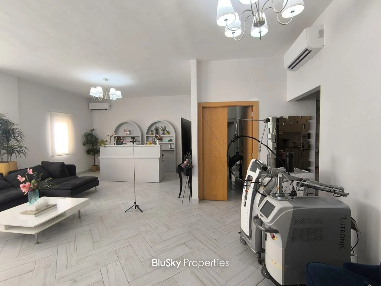 Apartment 190m² for Sale in Zalka — photo 2
