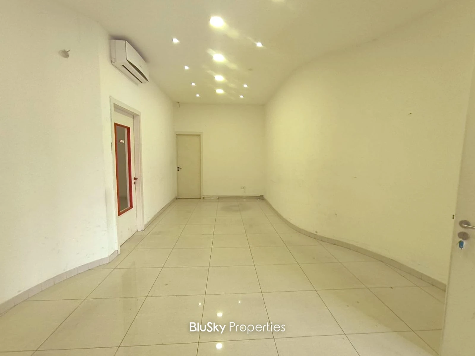 Office 220m² for Rent in Zalka — الصورة 1