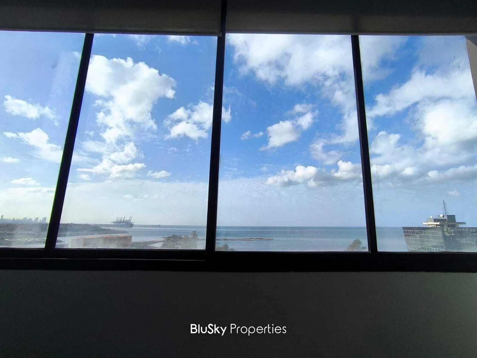 Office 80m² with Balcony for Sale in Zalka — photo 2