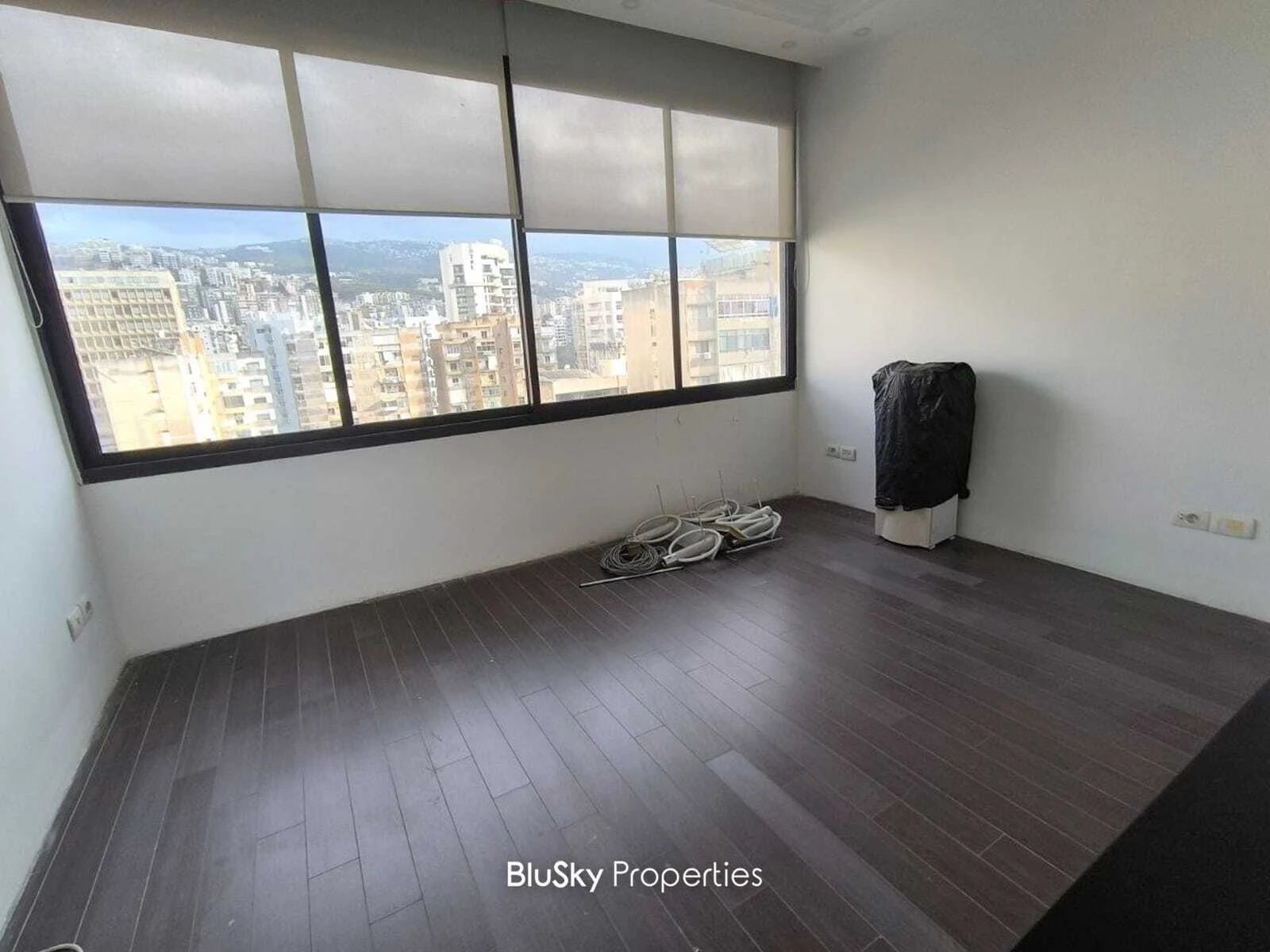Office 80m² with Balcony for Sale in Zalka — photo 4