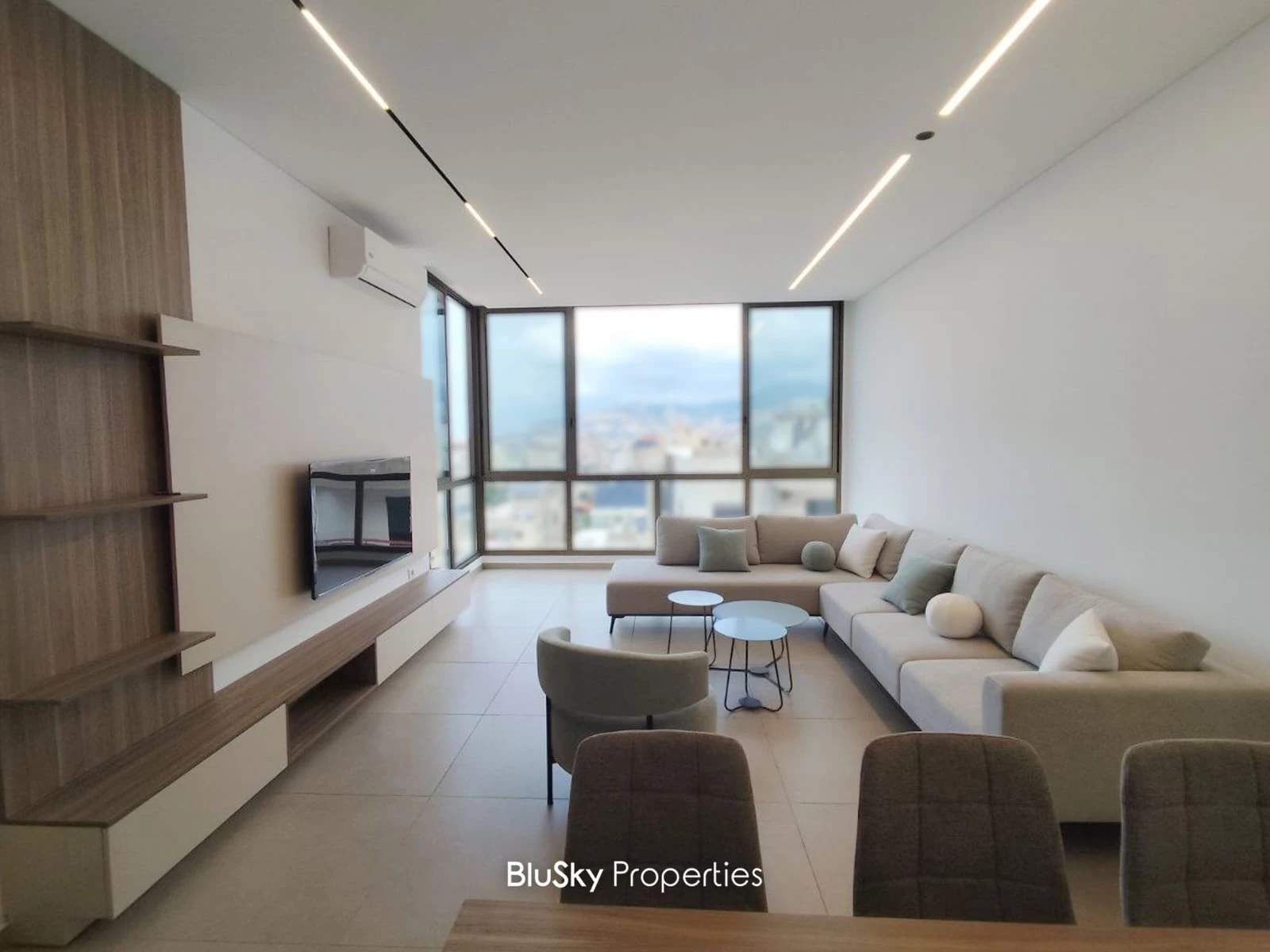 Apartment 155m² with Terrace for Rent in Zouk Mkayel