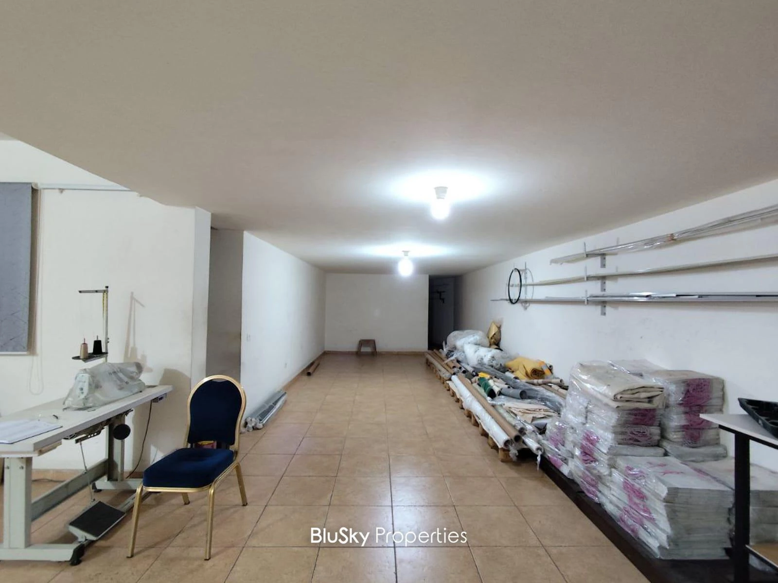 Shop 170m² for Sale in Zouk Mkayel