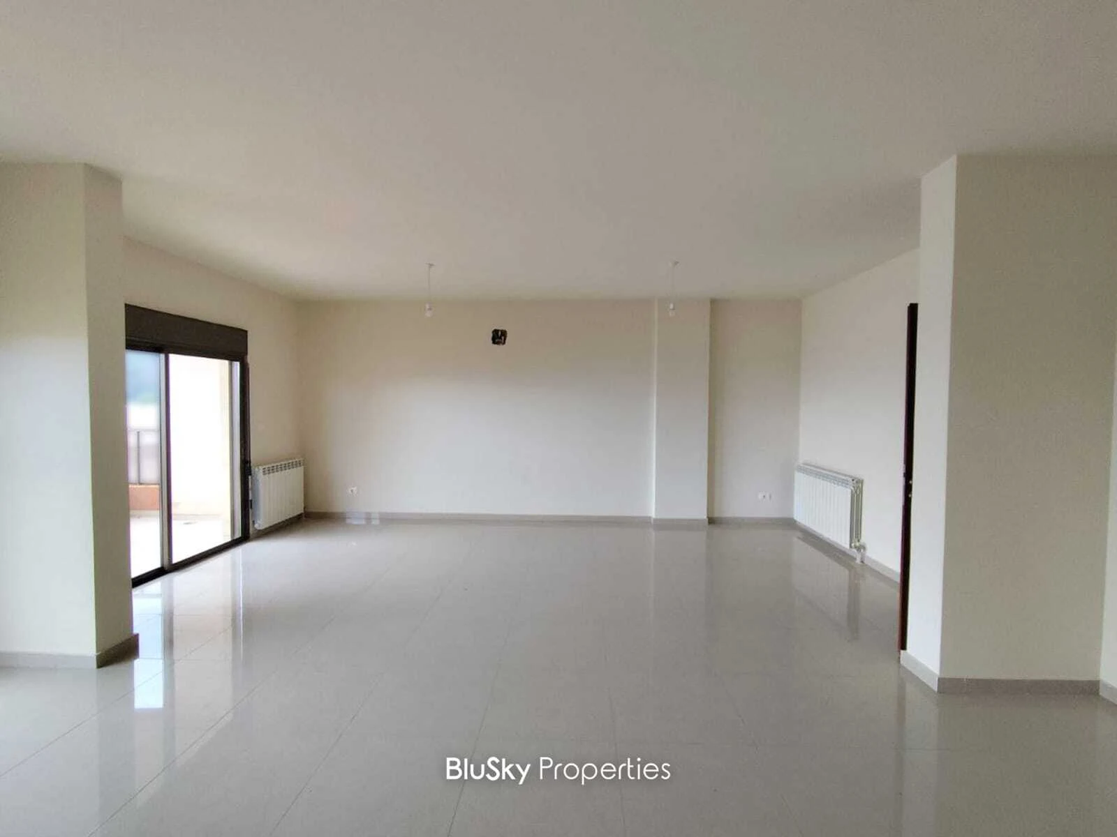Apartment 230m² with Terrace for Sale in Zouk Mkayel
