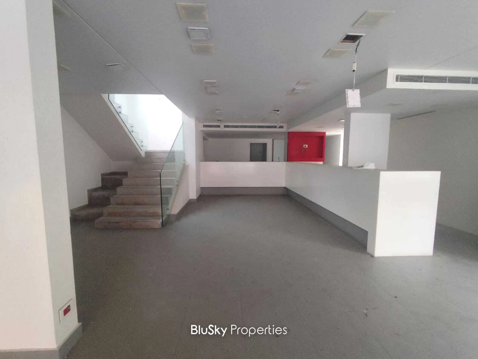 Warehouse Duplex 500m² for Rent in Zouk Mkayel