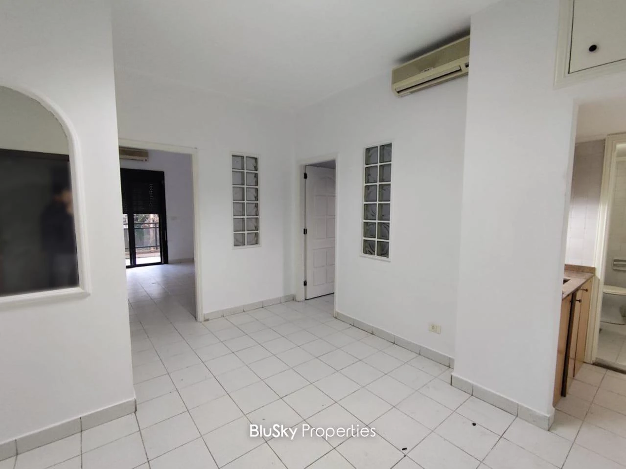 Office 70m² for Rent in Zouk Mkayel