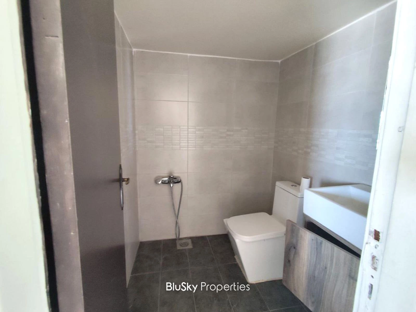 Apartment 110m² Sea View for Rent in Zouk Mosbeh — الصورة 5