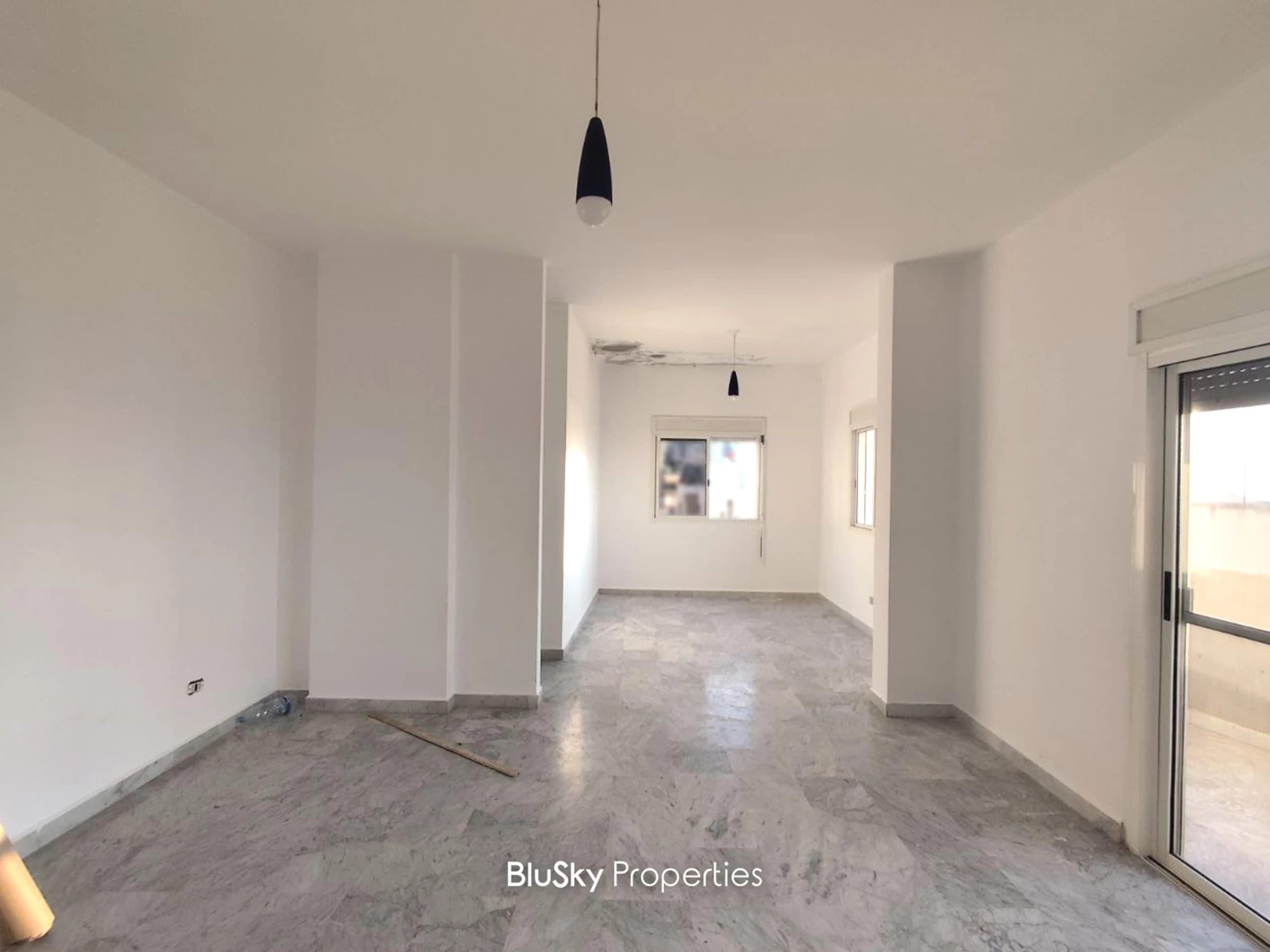 Apartment 120m² Sea View for Rent in Zouk Mosbeh