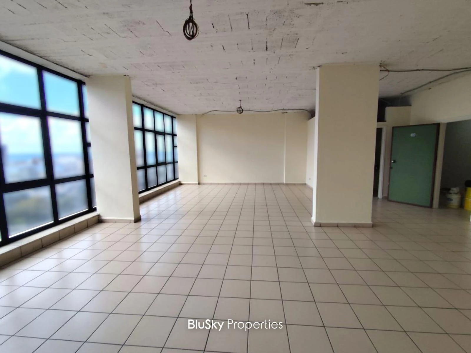 Office 120m² for Rent in Zouk Mosbeh — photo 2