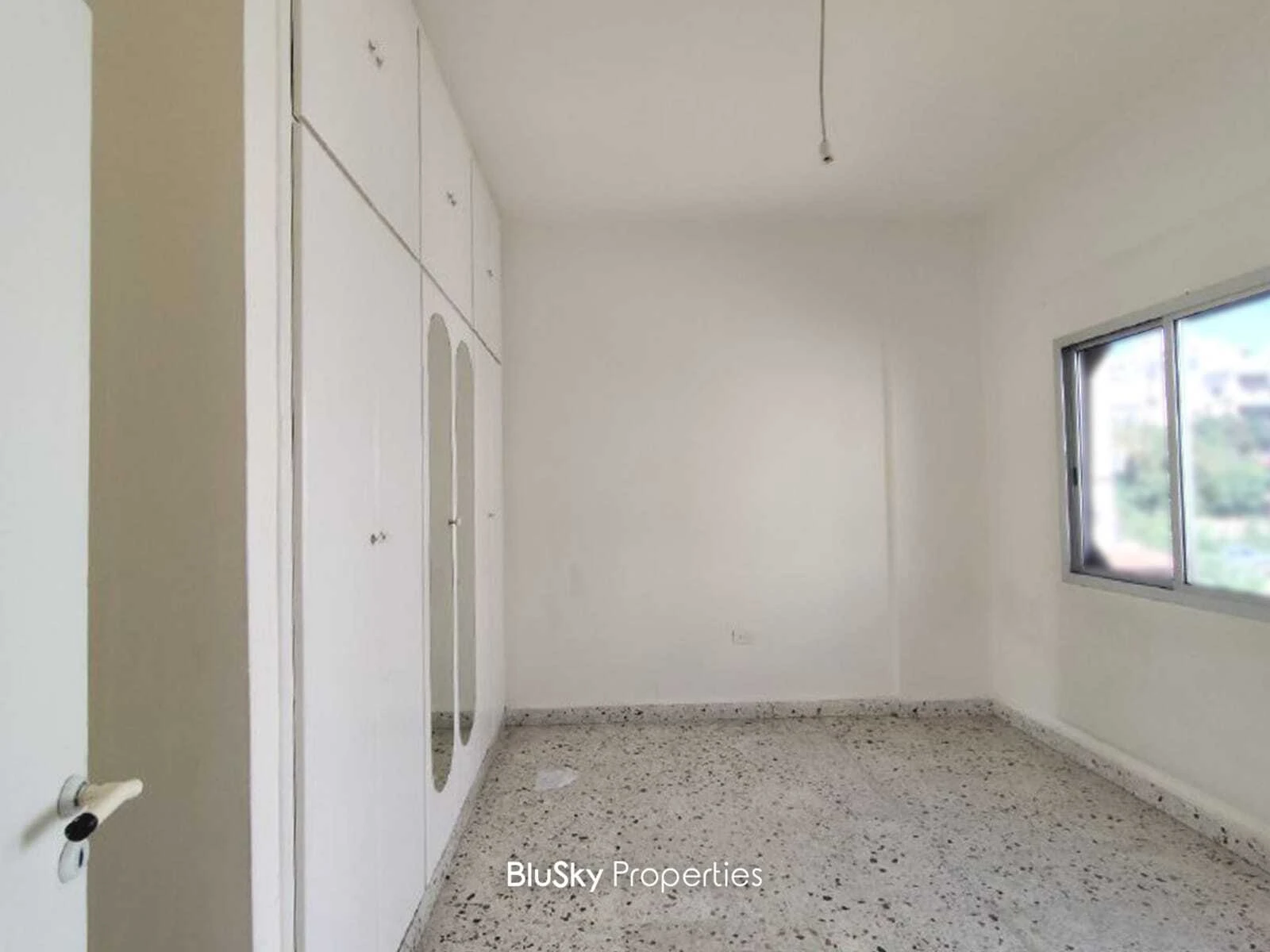 Apartment 130m² for Sale in Zouk Mosbeh — photo 4
