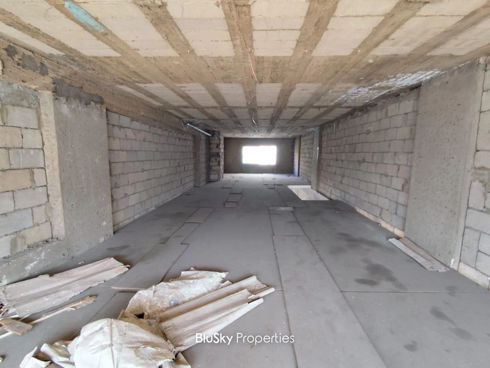 Shop 160m² for Rent in Zouk Mosbeh — الصورة 1