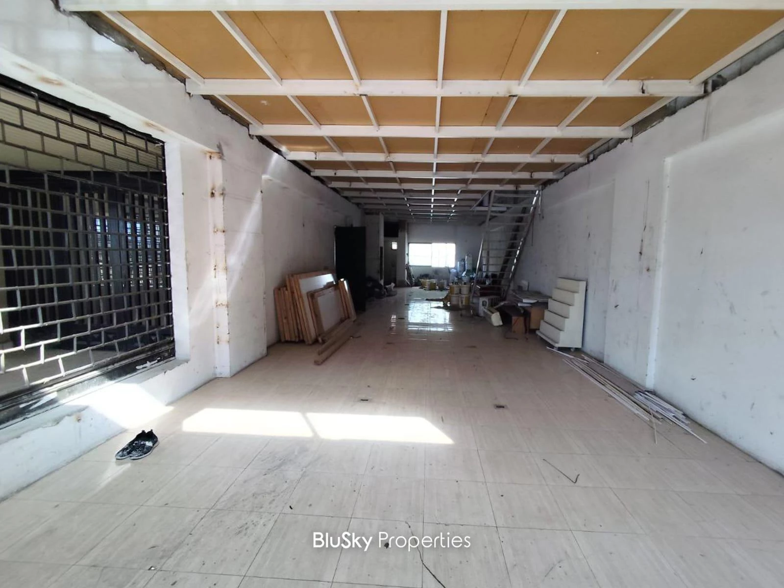 Shop 160m² for Rent in Zouk Mosbeh — الصورة 2