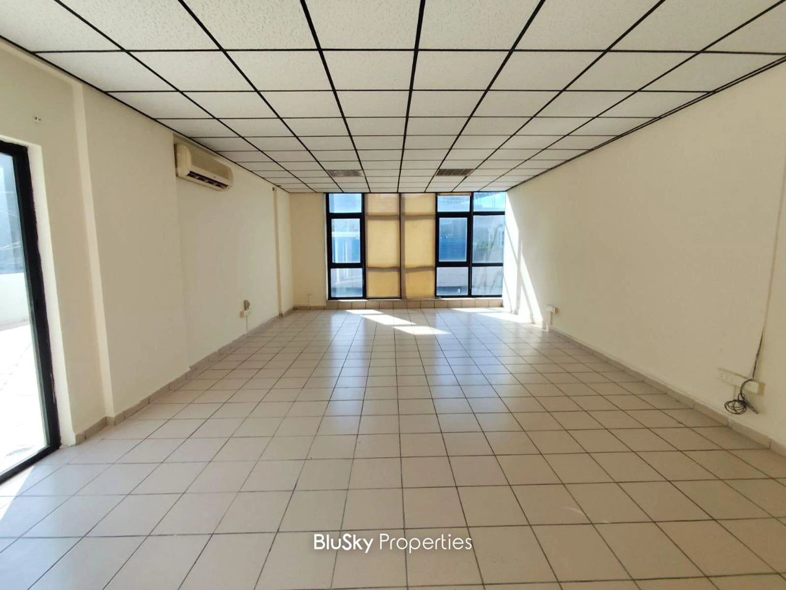 Office 160m² Terrace for Rent in Zouk Mosbeh — الصورة 1