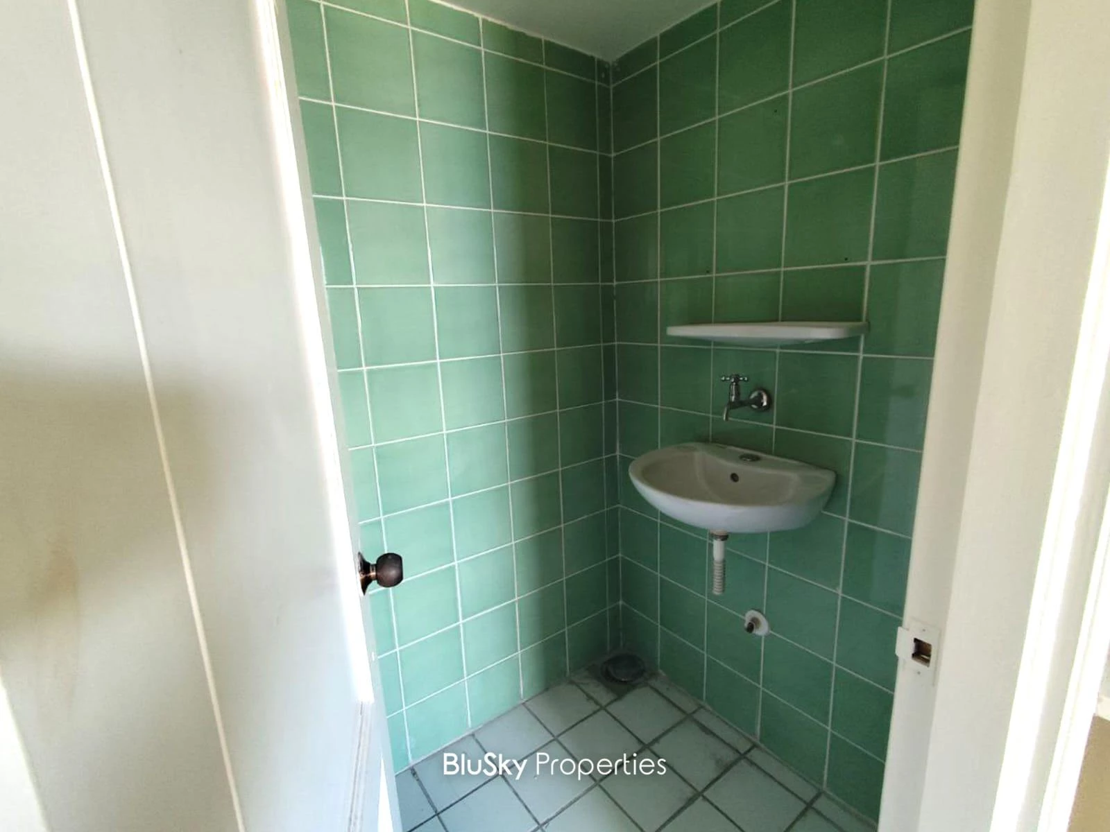 Office 160m² for Rent in Zouk Mosbeh — الصورة 5