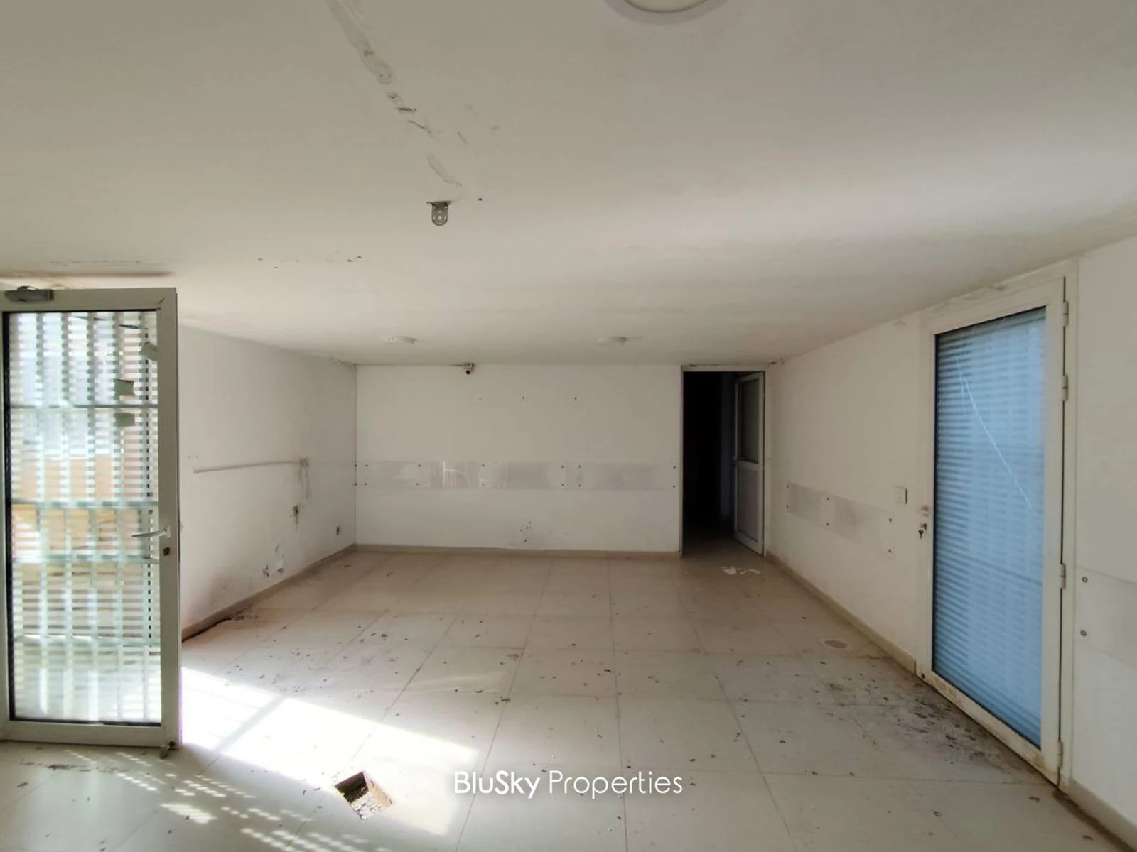 Office 200m² for Rent in Zouk Mosbeh