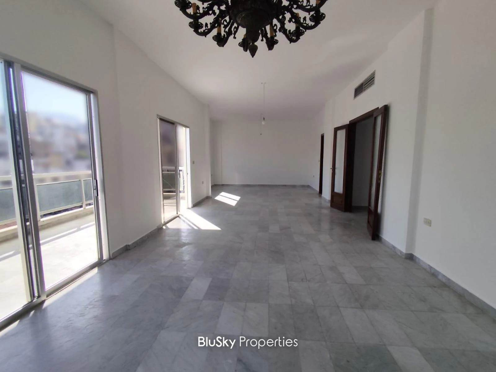 Apartment 220m² Mountain View for Sale in Zouk Mosbeh