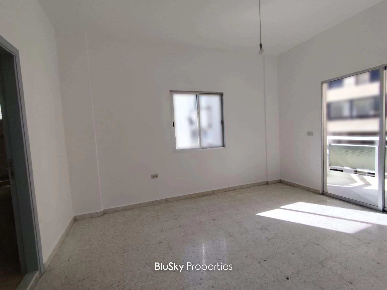Apartment 220m² Mountain View for Sale in Zouk Mosbeh — الصورة 2