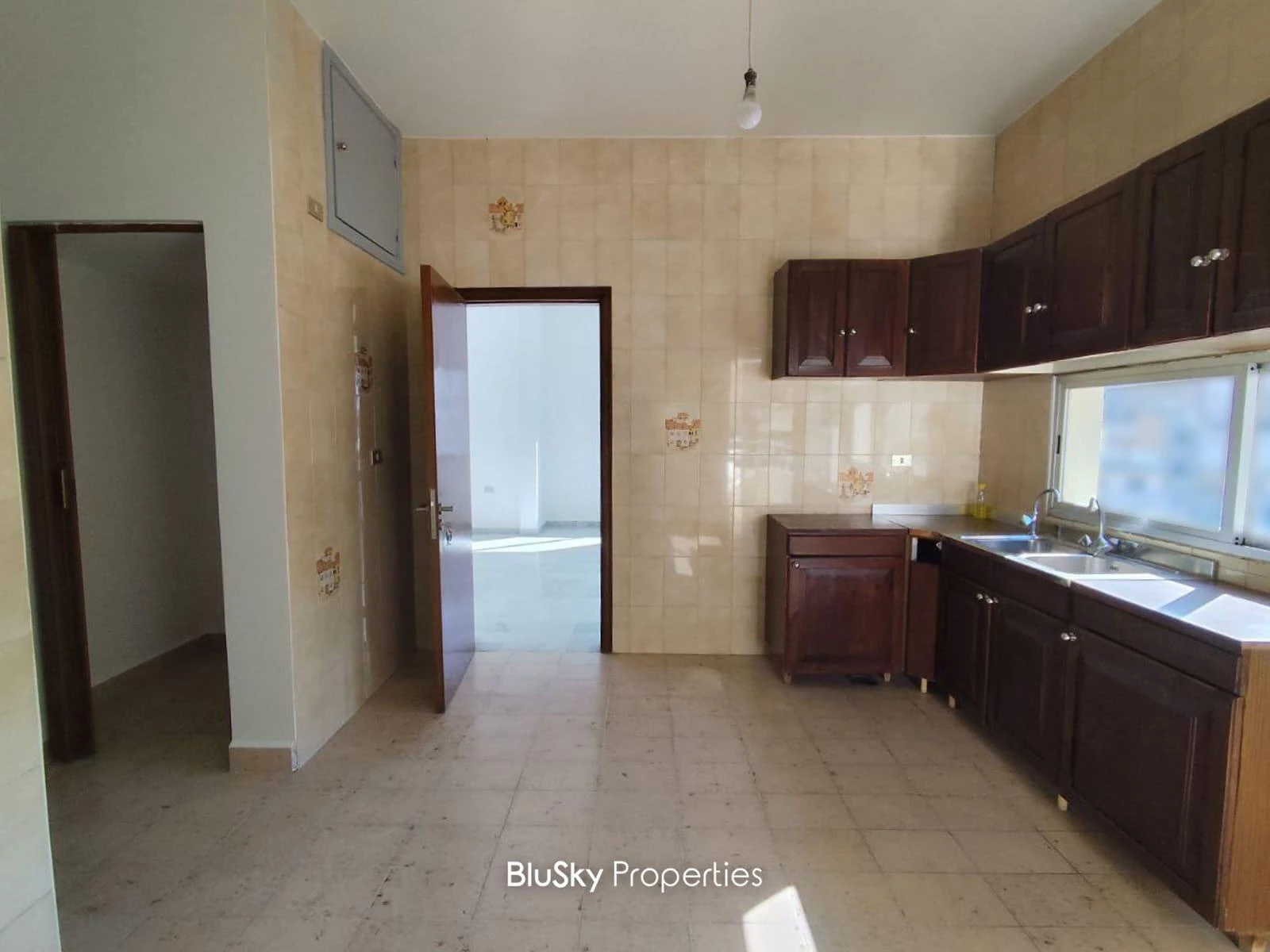 Apartment 220m² Mountain View for Sale in Zouk Mosbeh — الصورة 3