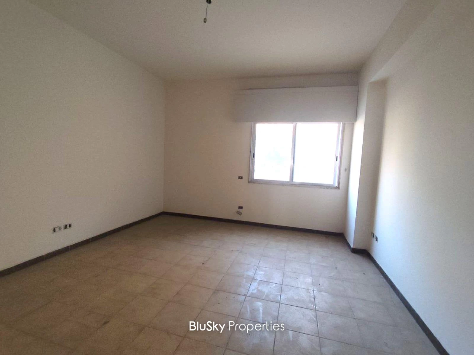 Apartment 300m² Terrace for Sale in Zouk Mosbeh — photo 3