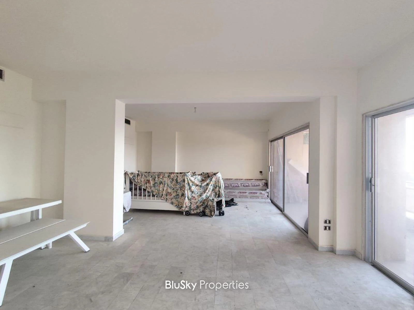 Apartment 300m² Terrace for Sale in Zouk Mosbeh — photo 4